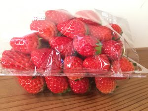 山盛りの静岡いちご「章姫」